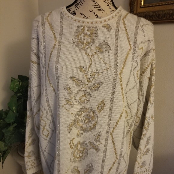 Sweaters - Vintage Rose sweaater FREE GIFTS